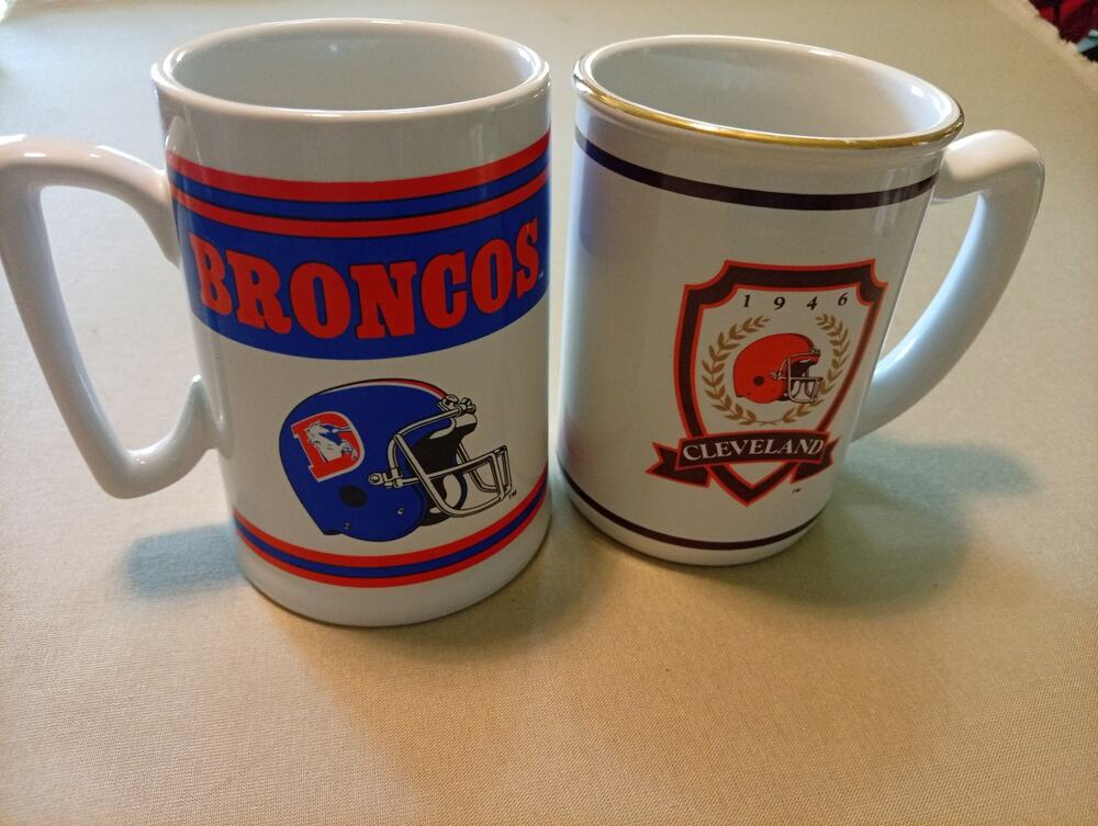 2 vintage NFL coffee mugs Denver "BRONCOS" and Cleveland "BROWNS" logo